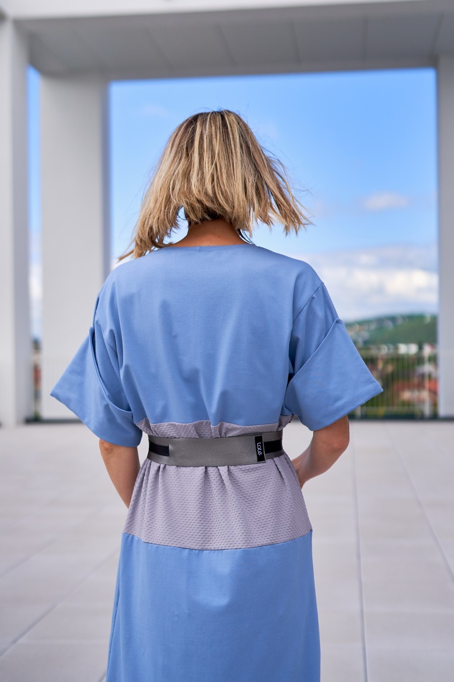 Světle modré kimono šaty s páskem - TATE Wear Světle modré kimono šaty s páskem - TATE Wear
