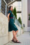 Tmavě zelené šaty s páskem – TATE Wear