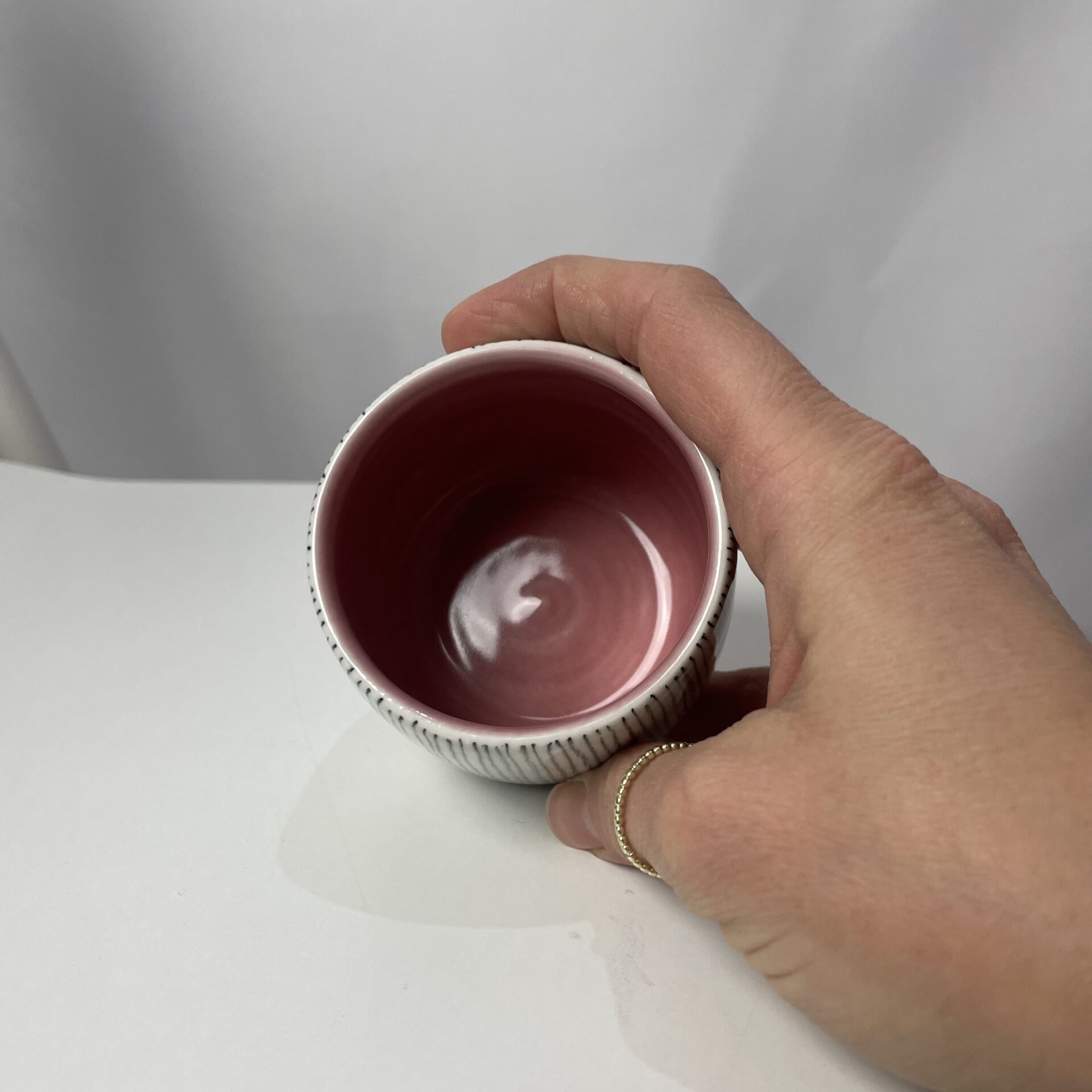 Růžový kalíšek porcelánový čáry 100 ml - Darouge Růžový kalíšek porcelánový čáry 100 ml - Darouge
