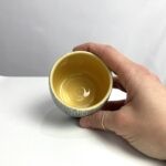 Žlutý kalíšek porcelánový Čáry 100 ml – Darouge