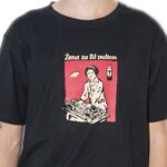 Triko ŽENA ZA PULTEM Blk Tee (pánské/unisex) – KZW