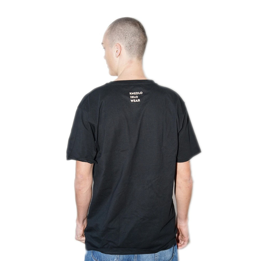 Triko ŽENA ZA PULTEM Blk Tee (pánské/unisex) - KZW Triko ŽENA ZA PULTEM Blk Tee (pánské/unisex) - KZW