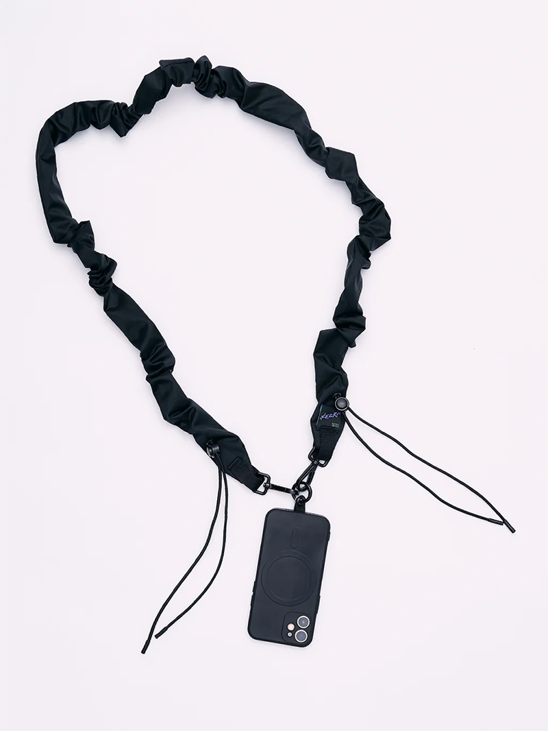 Scrunchie popruh na mobil, černá - SEGRA.SEGRA Scrunchie popruh na mobil, černá - SEGRA.SEGRA